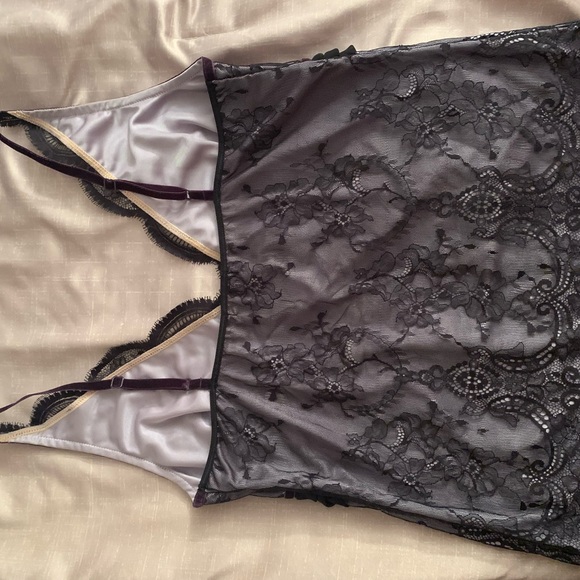 Fully lined black lace cami with thin velvet adjustable straps and Side zip - Picture 7 of 7